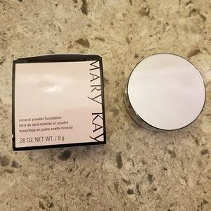 Mary Kay mineral powder foundation Beige 0.5